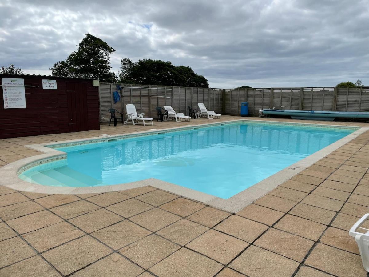 Luxury Caravan Cornwall Sleeps 4 Countryside View 圣奥斯特尔 外观 照片