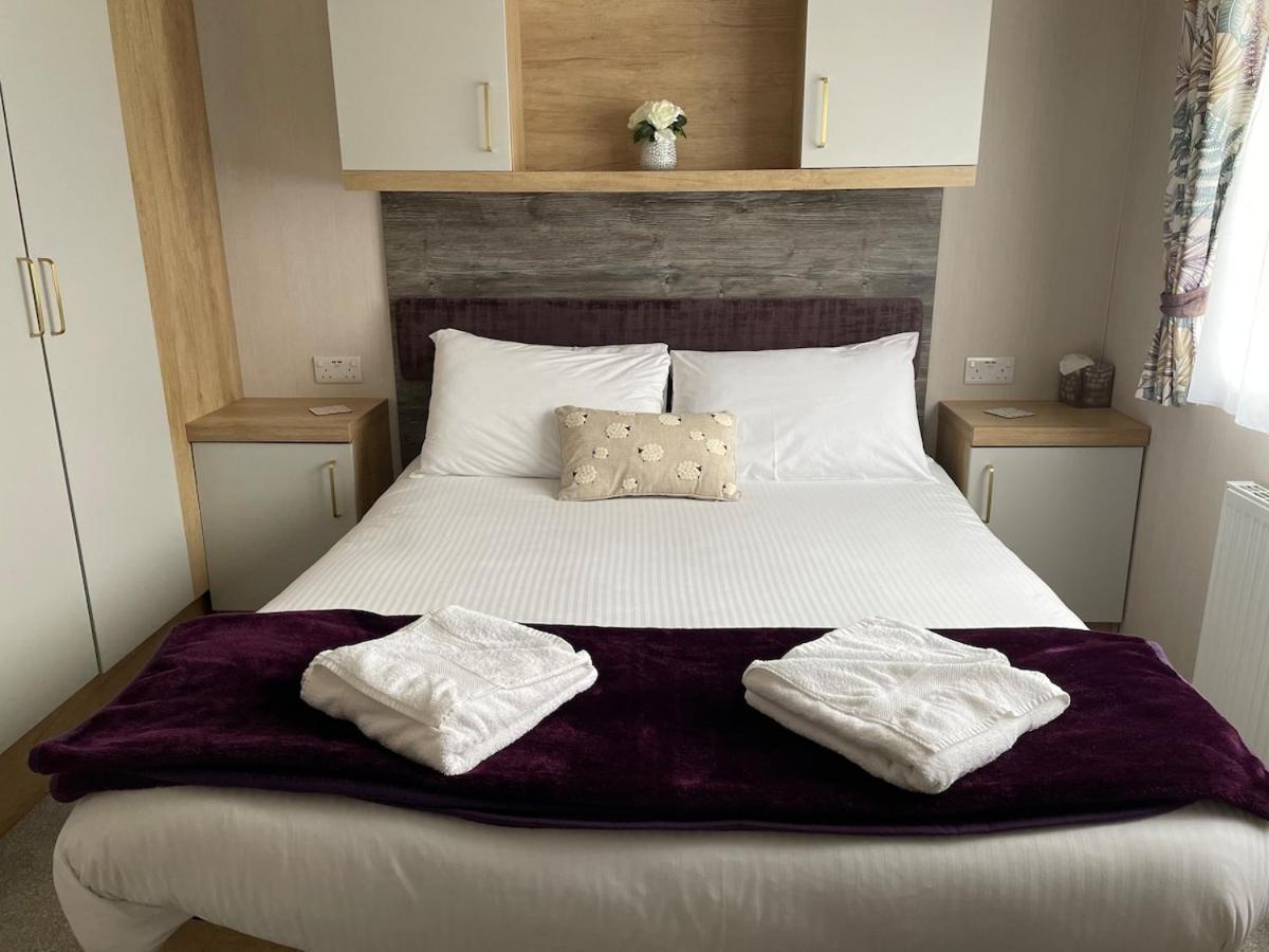 Luxury Caravan Cornwall Sleeps 4 Countryside View 圣奥斯特尔 外观 照片