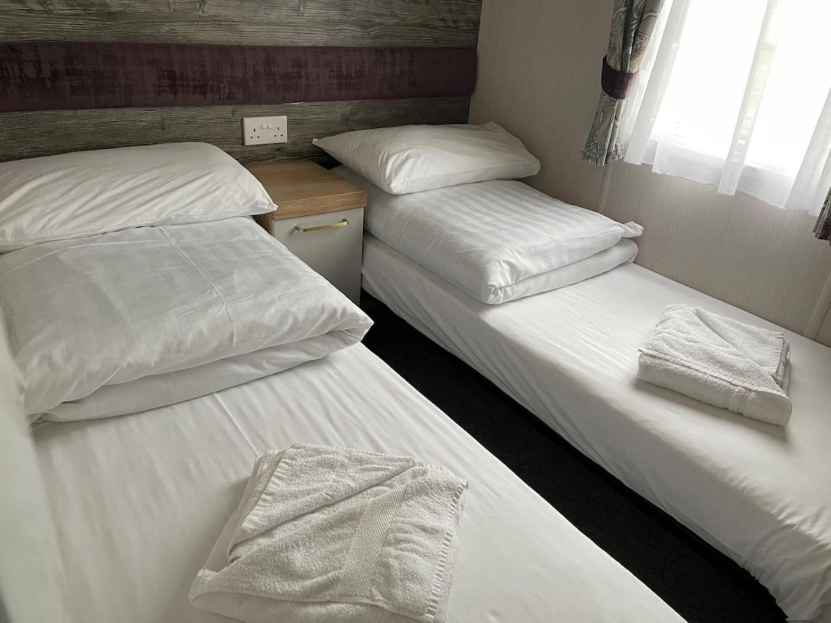 Luxury Caravan Cornwall Sleeps 4 Countryside View 圣奥斯特尔 外观 照片