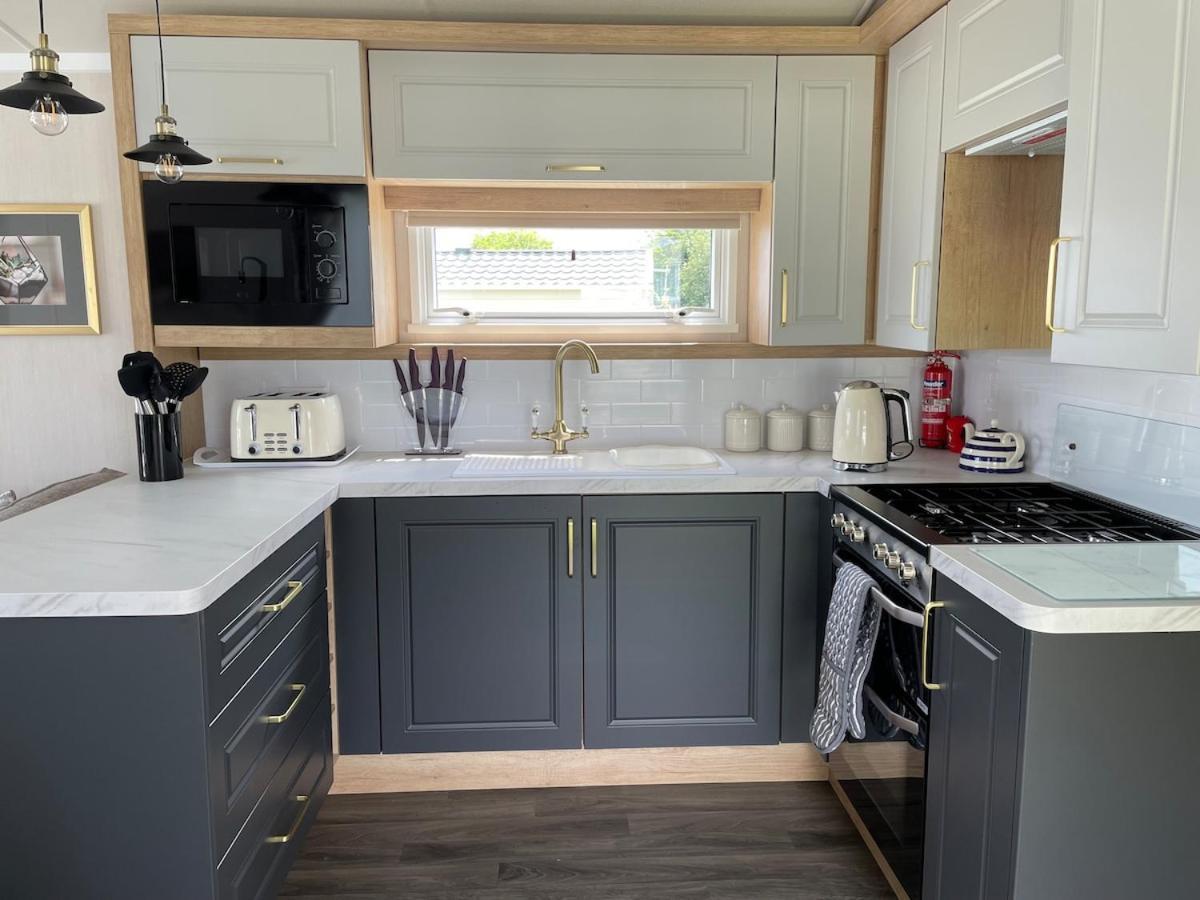 Luxury Caravan Cornwall Sleeps 4 Countryside View 圣奥斯特尔 外观 照片