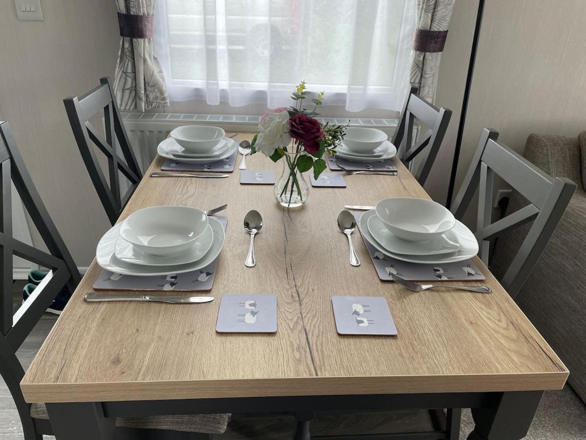 Luxury Caravan Cornwall Sleeps 4 Countryside View 圣奥斯特尔 外观 照片