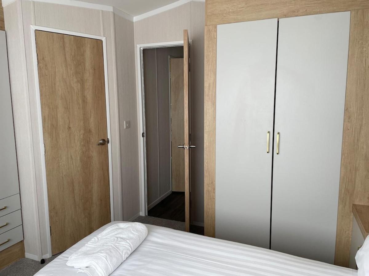Luxury Caravan Cornwall Sleeps 4 Countryside View 圣奥斯特尔 外观 照片