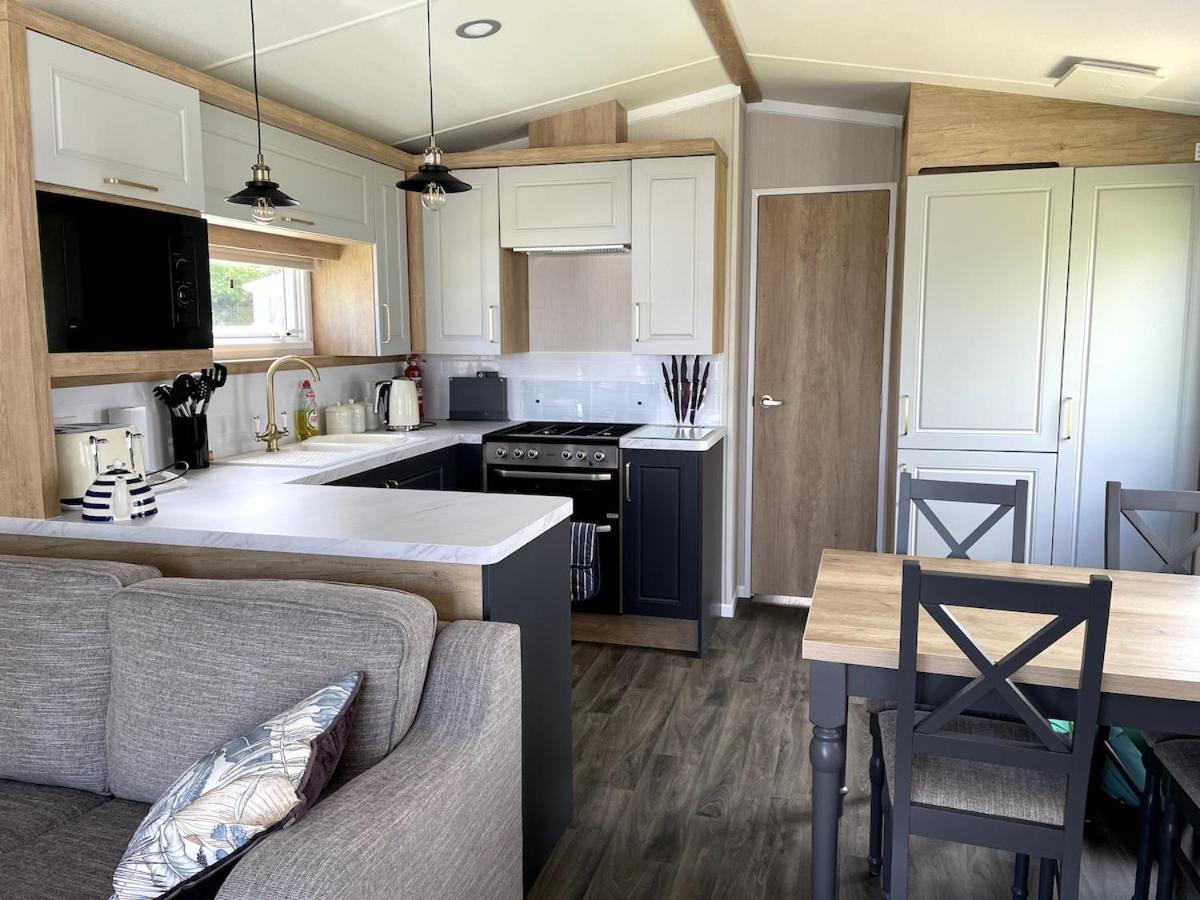 Luxury Caravan Cornwall Sleeps 4 Countryside View 圣奥斯特尔 外观 照片