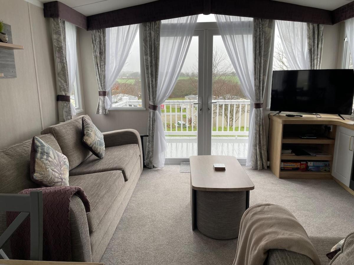 Luxury Caravan Cornwall Sleeps 4 Countryside View 圣奥斯特尔 外观 照片